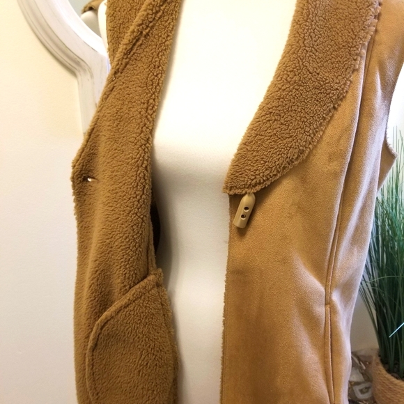 d & co Winter Vest - Picture 2 of 4